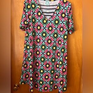 Vera Fishbaugh size medium colorful flower short sleeve dress